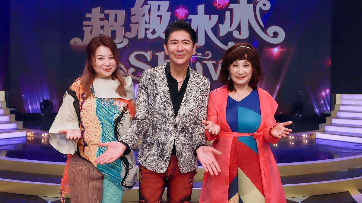西卿女兒黃鳳儀(左起)、荒山亮、西卿。(圖/民視提供)