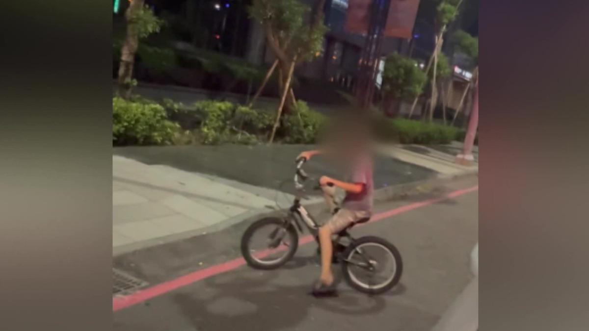 10歲童半夜路上亂竄！熱心女暖關心、供食