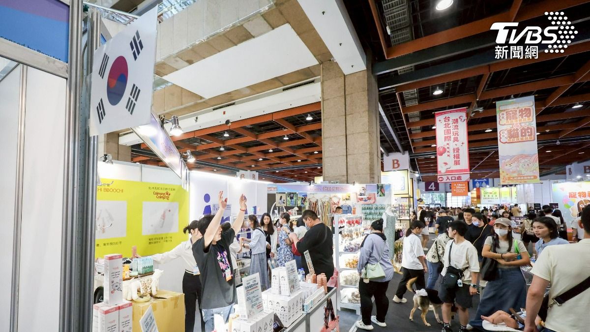 12家韓國廠商進駐今年寵物展。（圖／華子琛攝）