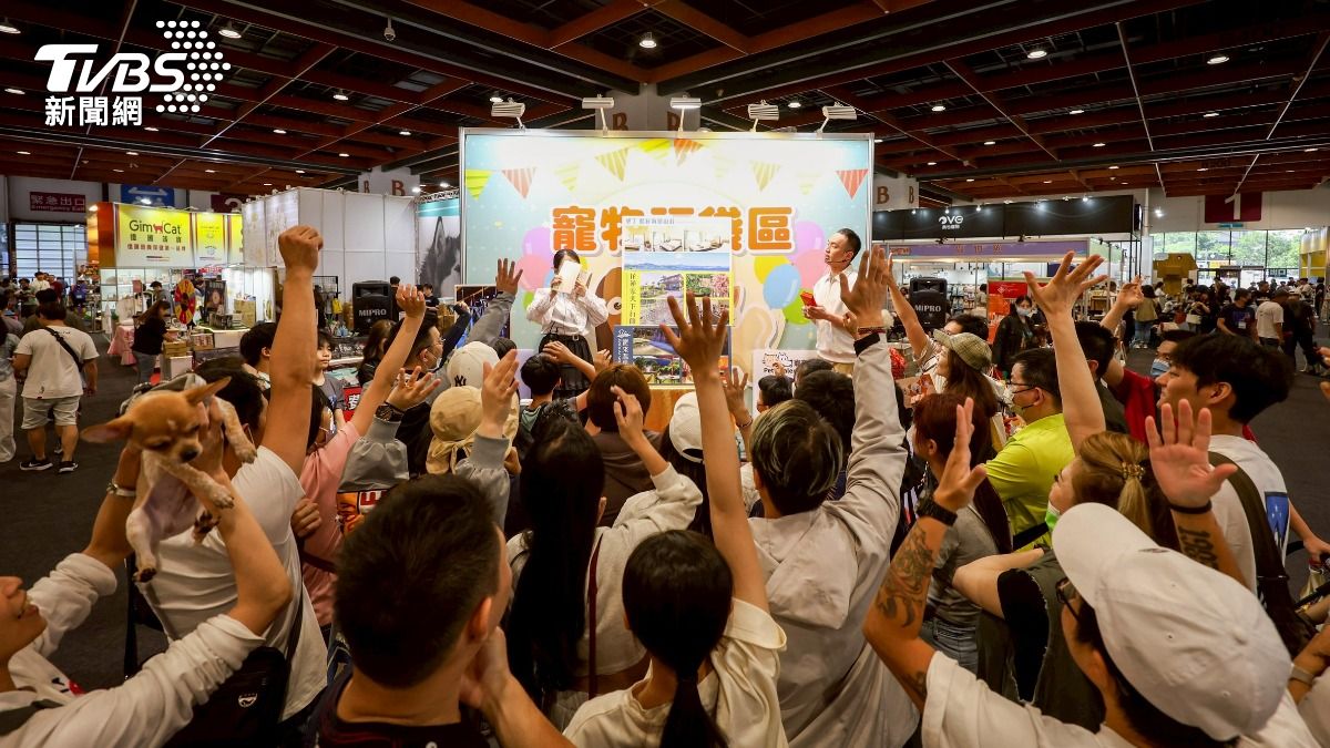 台北寵物展連假吸引大量人潮。（圖／華子琛攝）