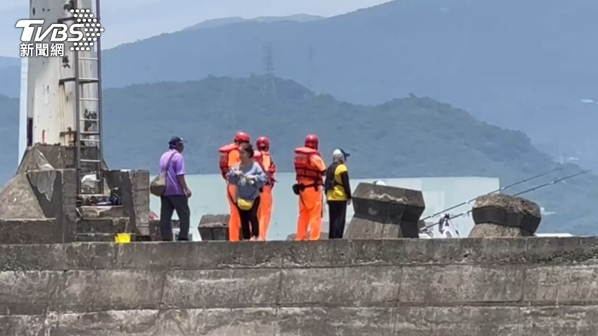 快訊／找到了！外國客貢寮戲水遭浪捲走　沙灘區尋獲遺體