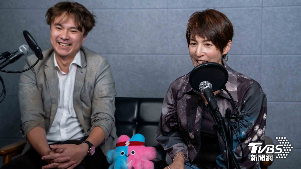 夏嘉璐（右）與即將加入《新聞幕後》主持群的體育主播藍于洺，一同分享參加世壯運點滴。(圖／TVBS)