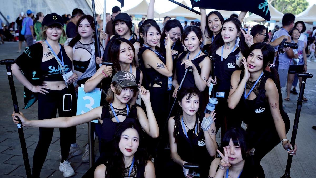 隊長米歐（前排右二）奮力領軍，女神隊順利完賽，挑戰極限、夢想達陣！。（圖／SWAG提供）