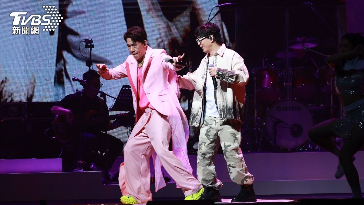 羅時豐跟蕭煌奇在台上鬥嘴。（圖／黃城碩攝）