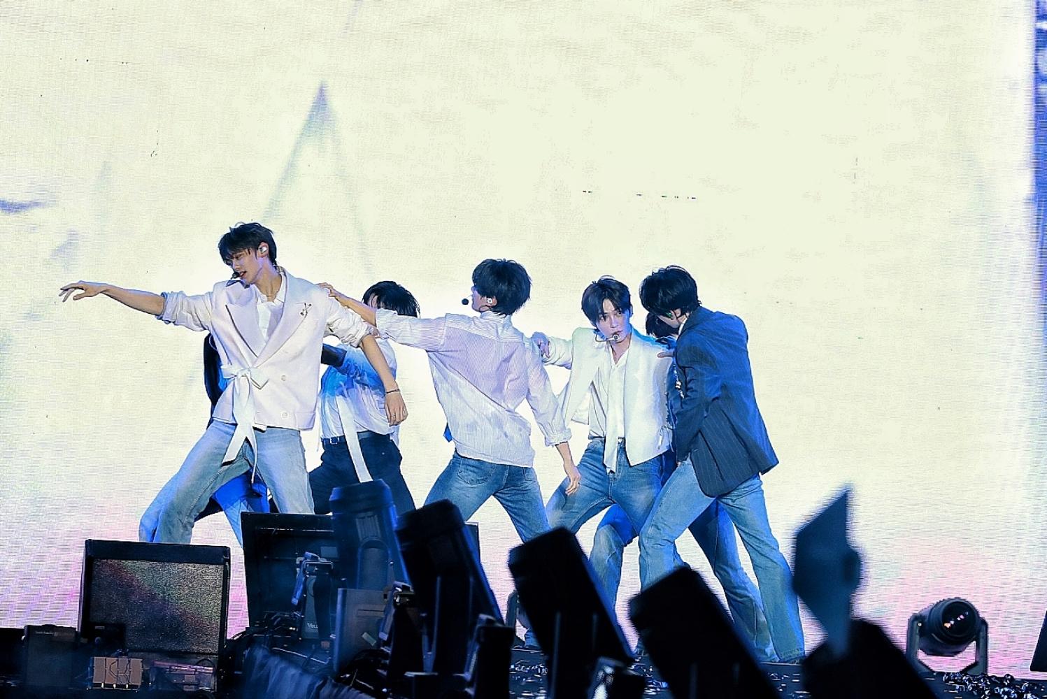 繼去年拼盤以後，ZEROBASEONE二度站上高雄世運的舞台。（圖／讀者提供）