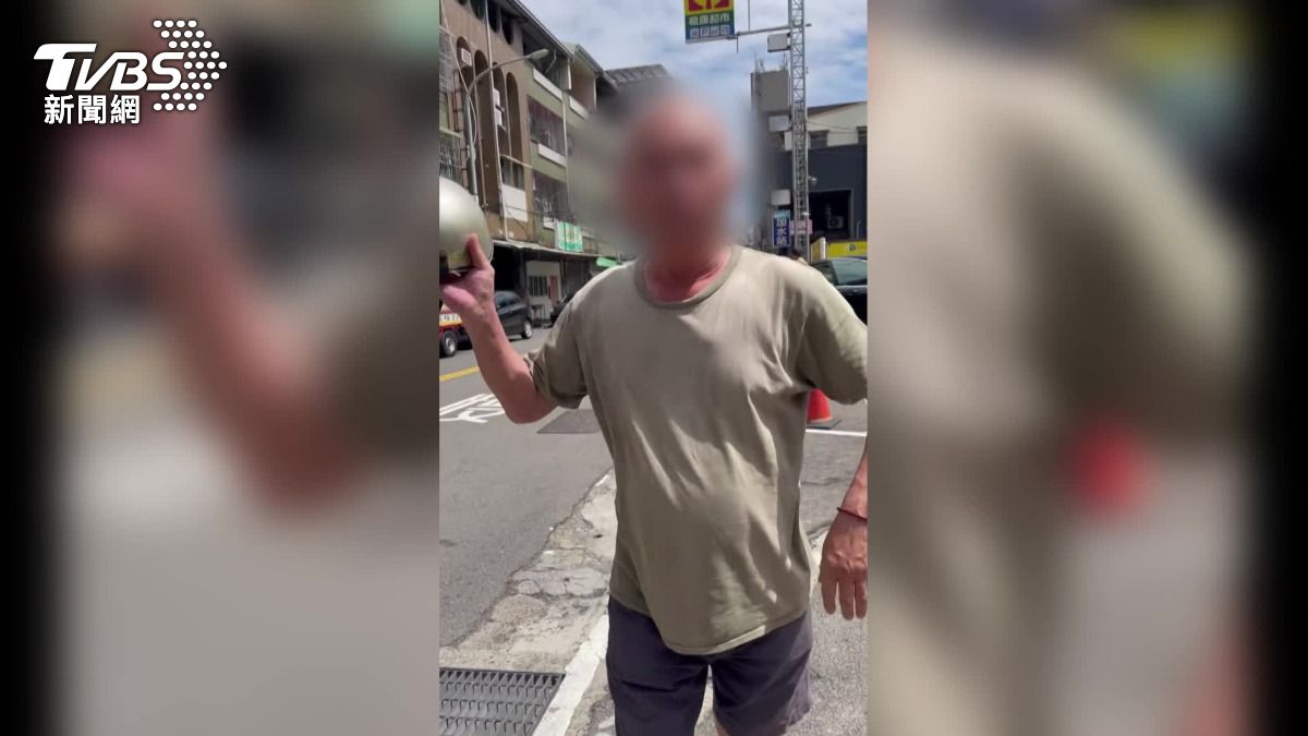 罷團志工街頭遭恐嚇！　白髮男：不走就打下去