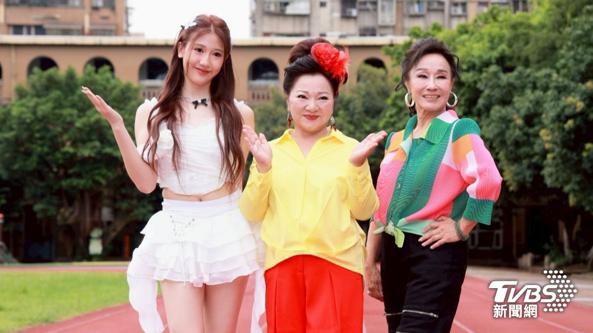 曹晶晶（左起）、白冰冰、曹金鈴出席公益活動。（圖／趙世平攝）