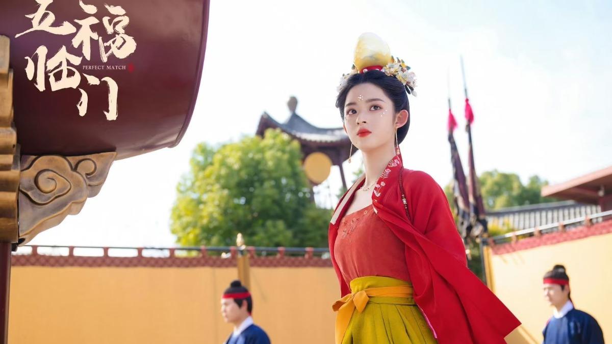 黃楊鈿甜才因《五福臨門》人氣翻漲，沒想到因炫富遭到炎上。（圖／翻攝自微博）