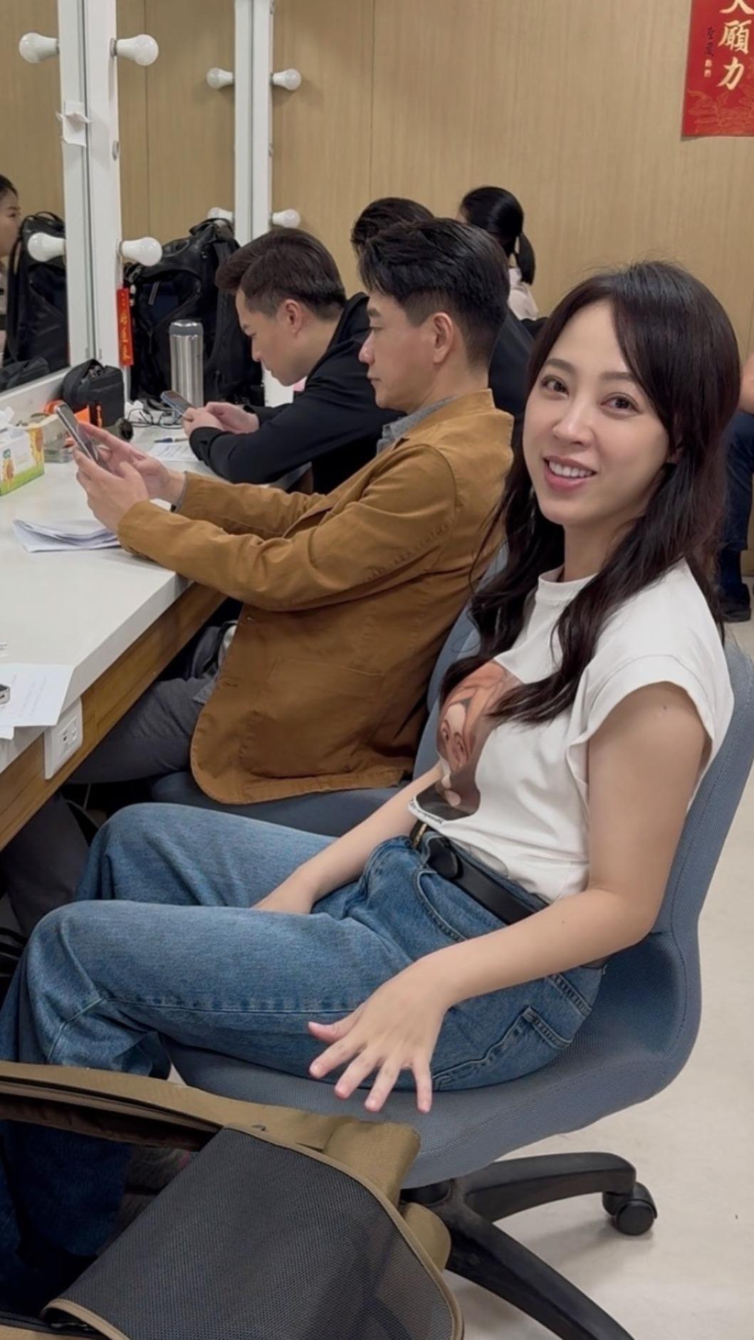 勇兔跟狗女兒形影不離。（圖／民視提供）