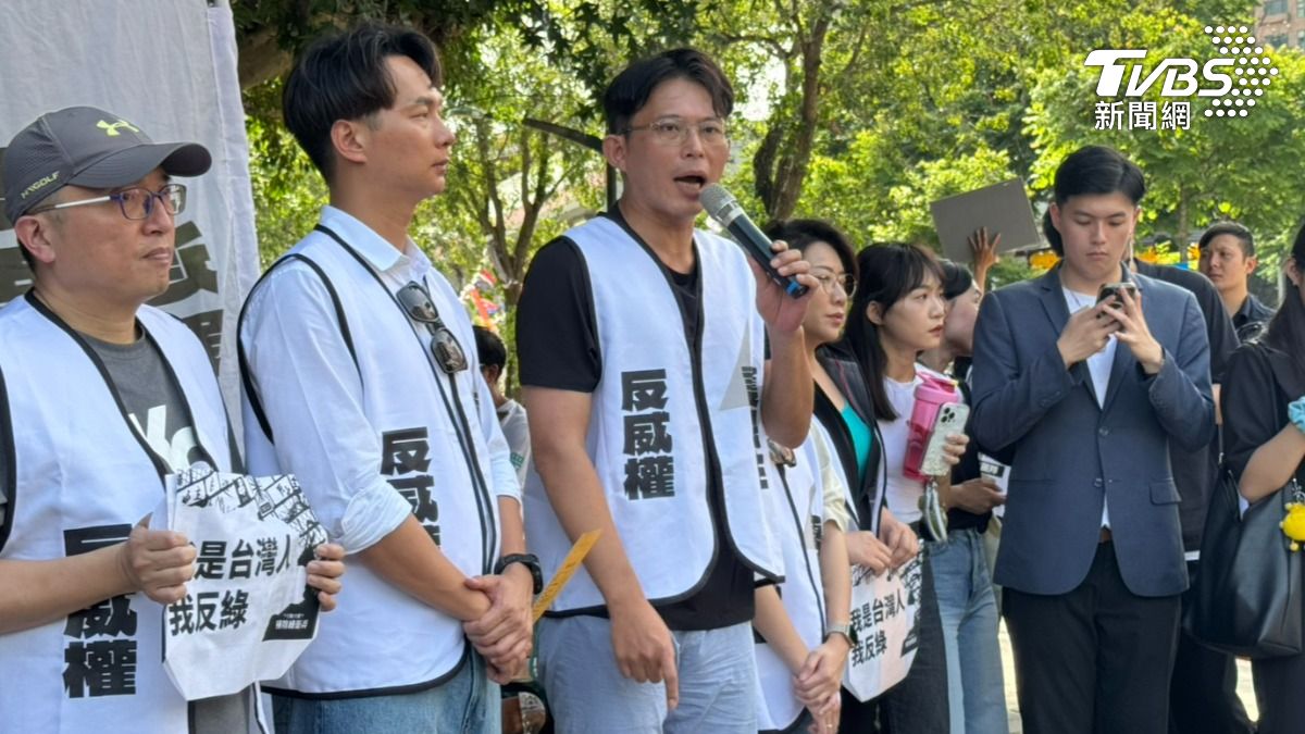 黃國昌今（1）日前往北投，為民團「掃除綠衛兵」站台。（圖／劉庭宇攝）
