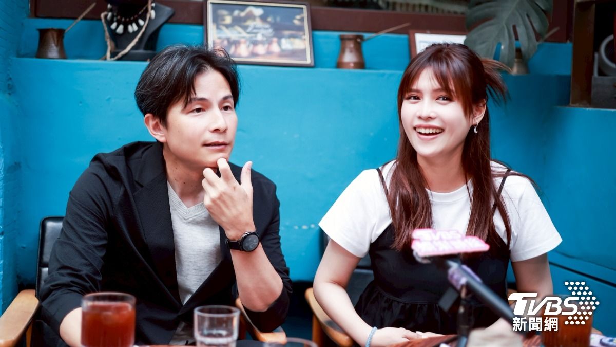 孫協志和夏宇童遇到插曲仍敬業受訪。（圖／趙世平攝）