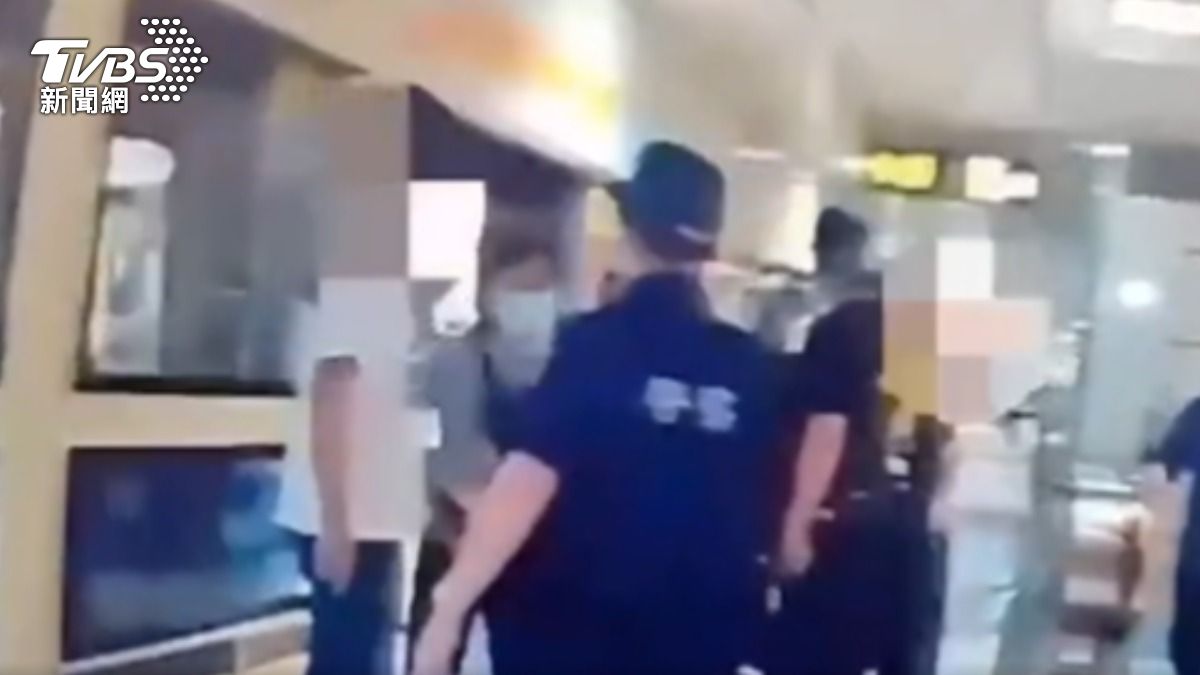 ＂腳開太大＂爆衝突 捷運古亭站乘客＂互毆＂