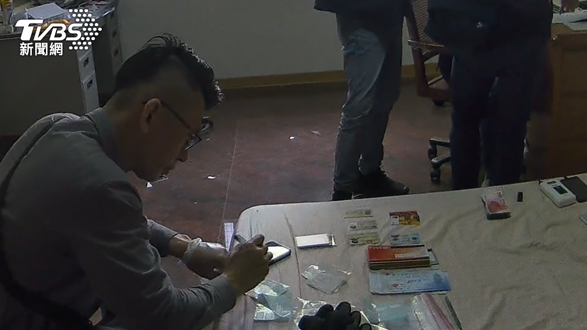 警方查獲張姓主嫌。（圖／TVBS）