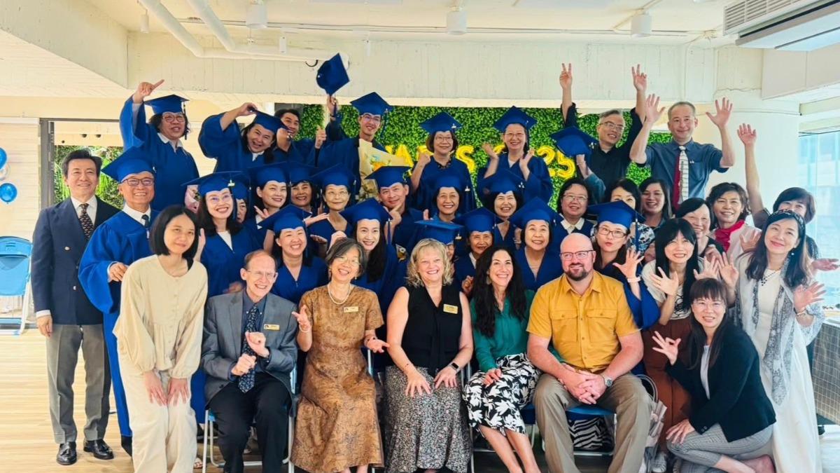 裘海正多年來為信仰奉獻，透過美國恩典聖經學院進修。（圖／翻攝自裘海正臉書）