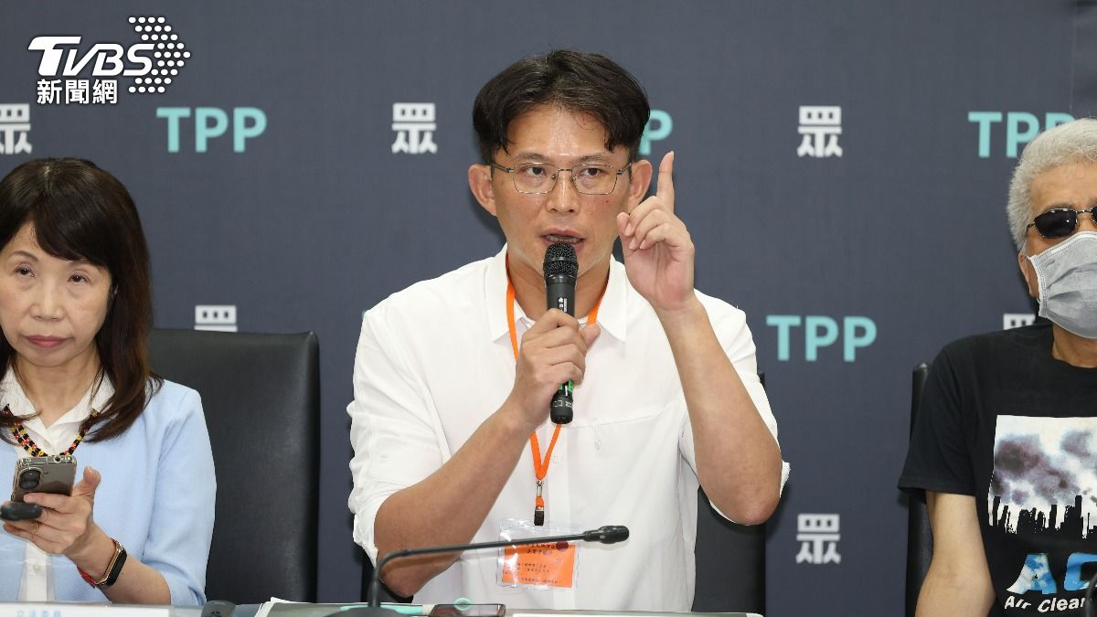[討論] 黃國昌預告：等肚子有硬塊 找一天直播