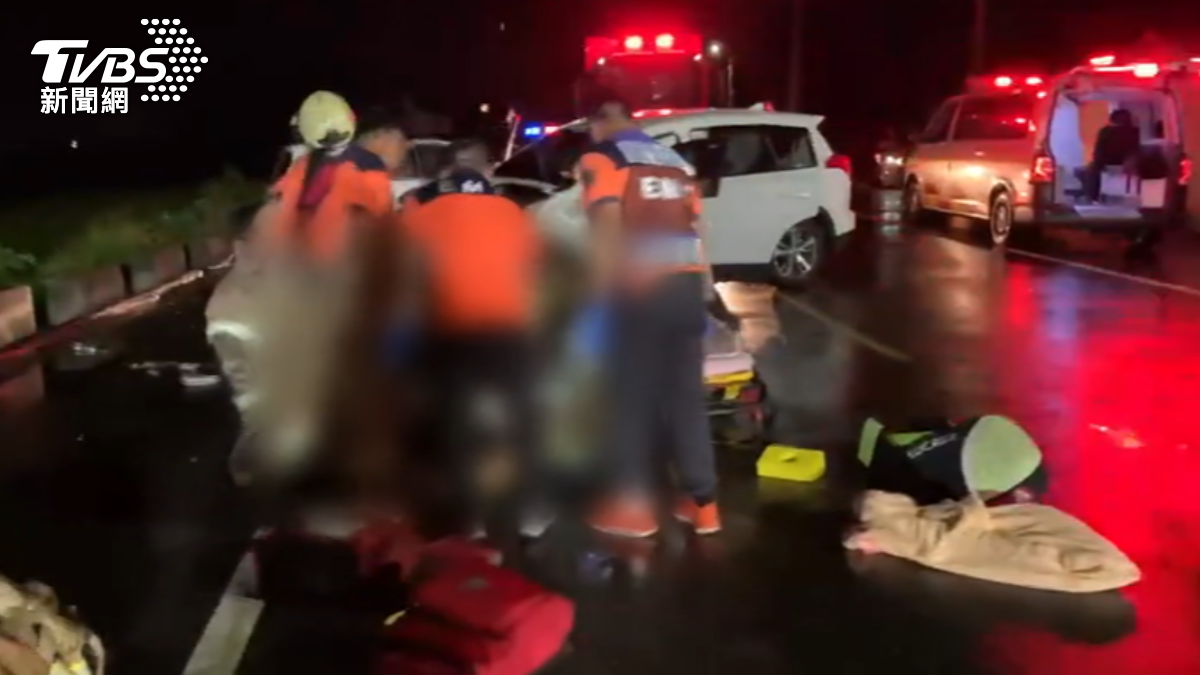 台南後壁社區道路3死車禍！兩車對撞後3人一度受困車內