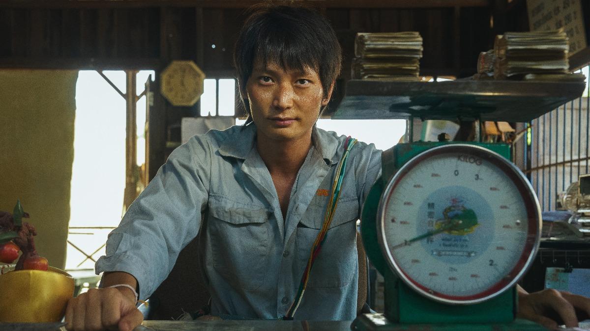 Ice剛開始登場的造型樸素又灰頭土臉。（圖／Netflix提供）