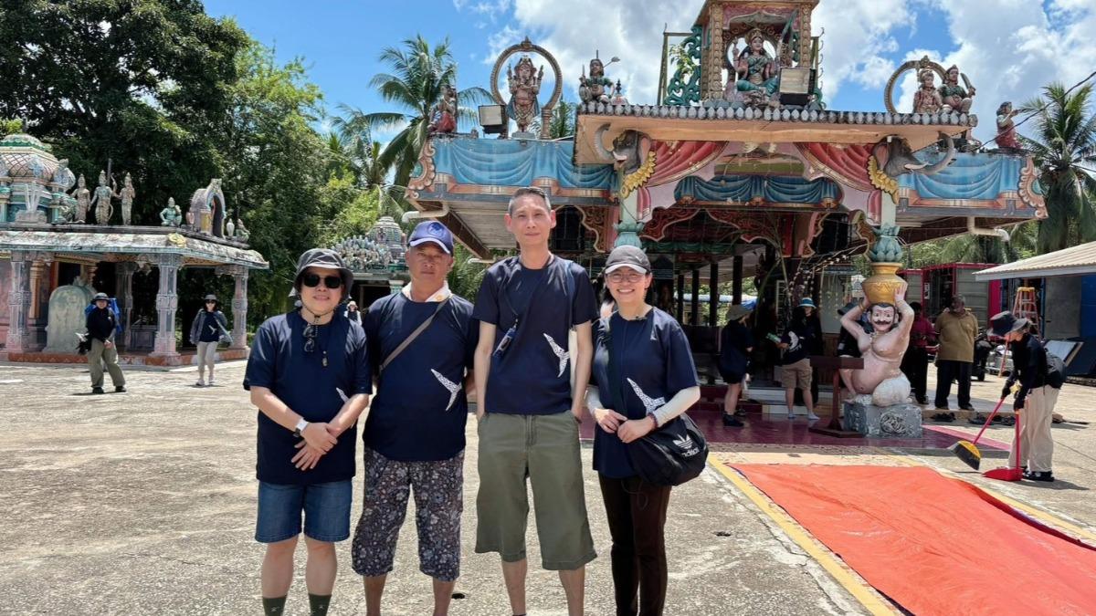 監製葉如芬（左起）、王禮霖、導演湯湘竹、製片張煒珍。（圖／甲上娛樂提供）