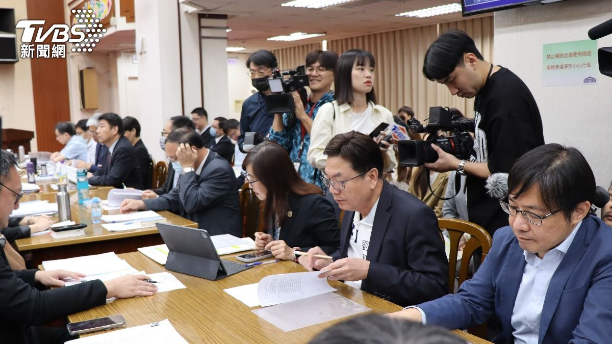 全台縣市代表今天列席立法院財政委員會。 （圖／劉庭宇攝）