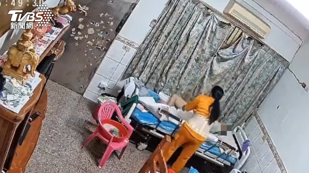 家人調閱監視器後心碎。（圖／TVBS）