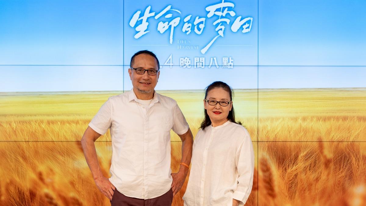 艾偉(左)和王淑娟時隔33年再度合體在《生命的麥田》演夫妻。(圖/大愛提供)