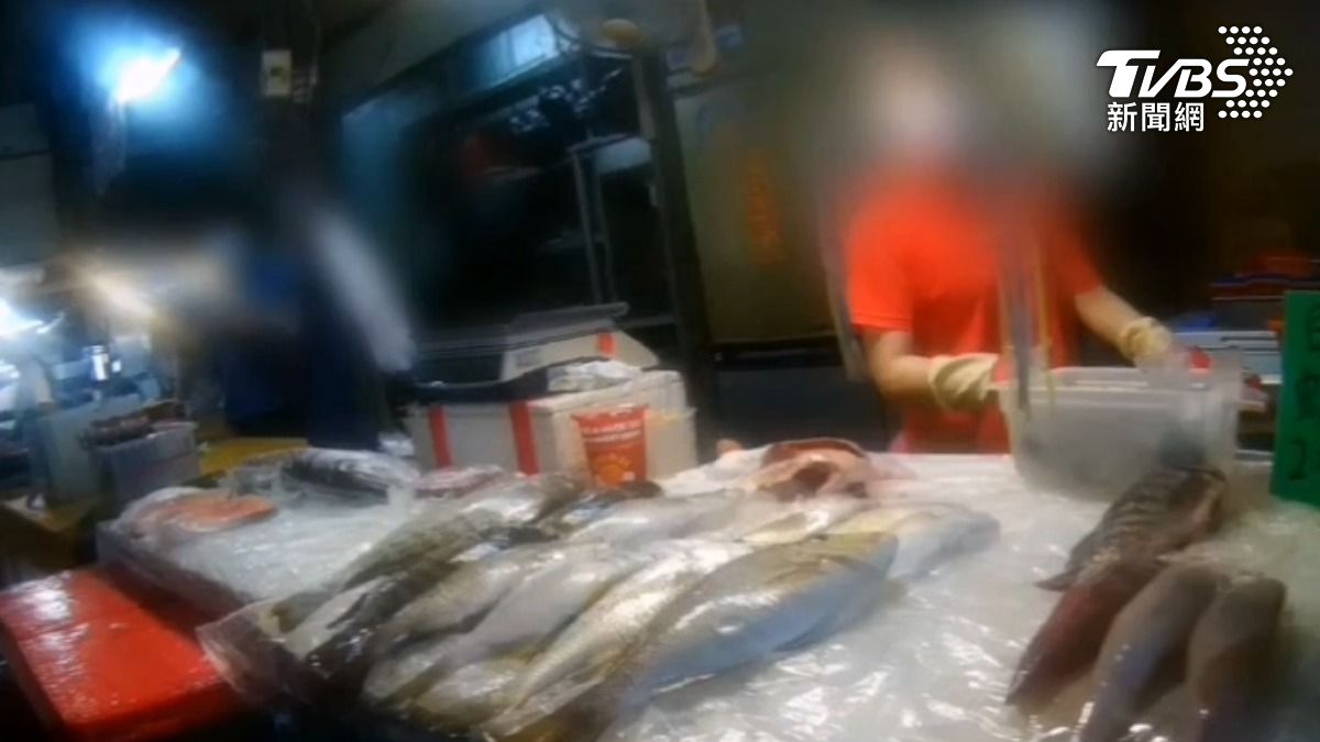 高雄市場全武行！黑鮪魚競價結樑子 攤商互毆椅子砸頭
