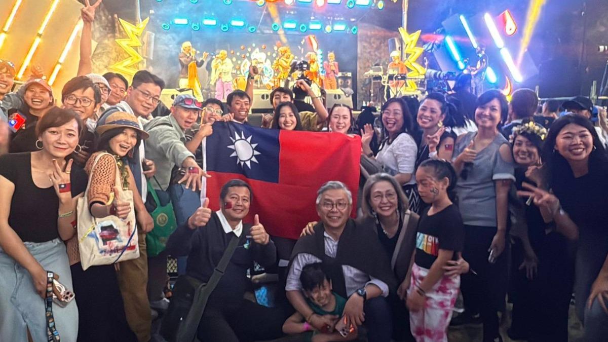 台灣金曲原民歌手阿爆受邀登上有非洲版「大港開唱」之稱的大型國際音樂祭舞台。（圖／國合會提供）