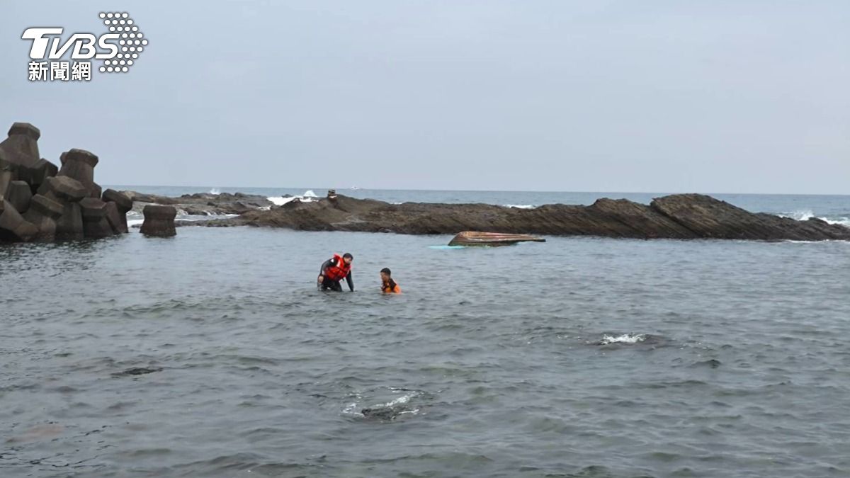 義勝號漁船翻覆。（圖／TVBS）