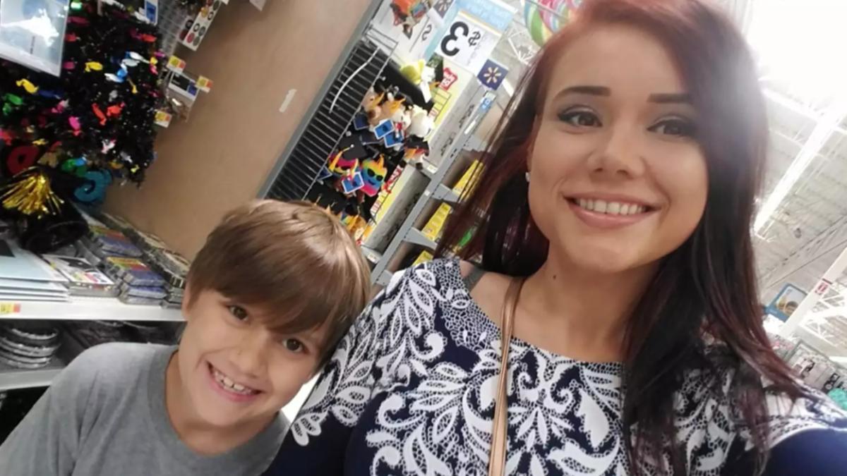 美國實境秀《16歲懷孕》惠特妮（右）的兒子小韋斯頓驚傳過世。（圖／翻攝自IG）