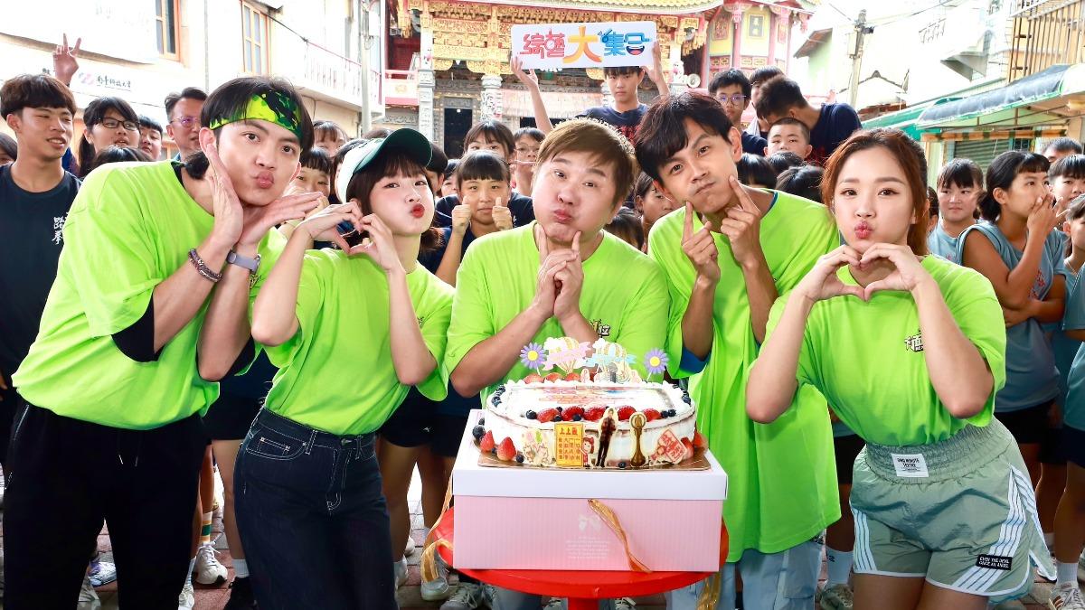 胡瓜今過66歲生日！團隊南下慶祝　喜收「超強賀禮」感性吐心聲