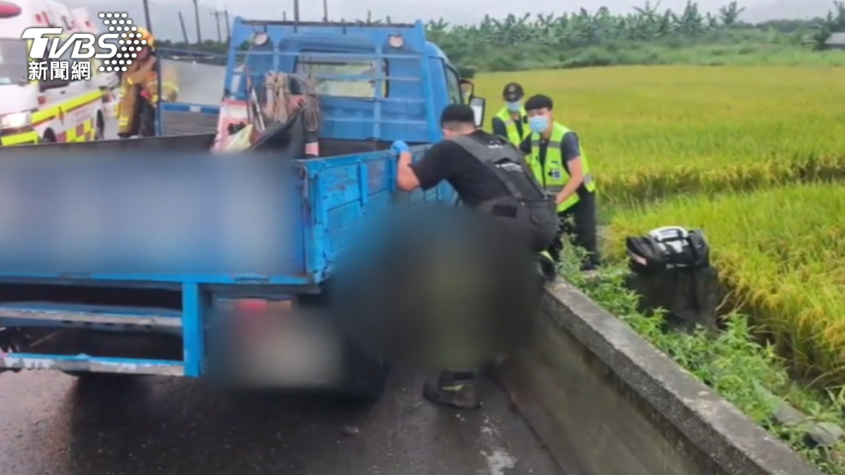 又高齡駕駛！77歲翁撞機車　女騎士「夾護欄中」身亡