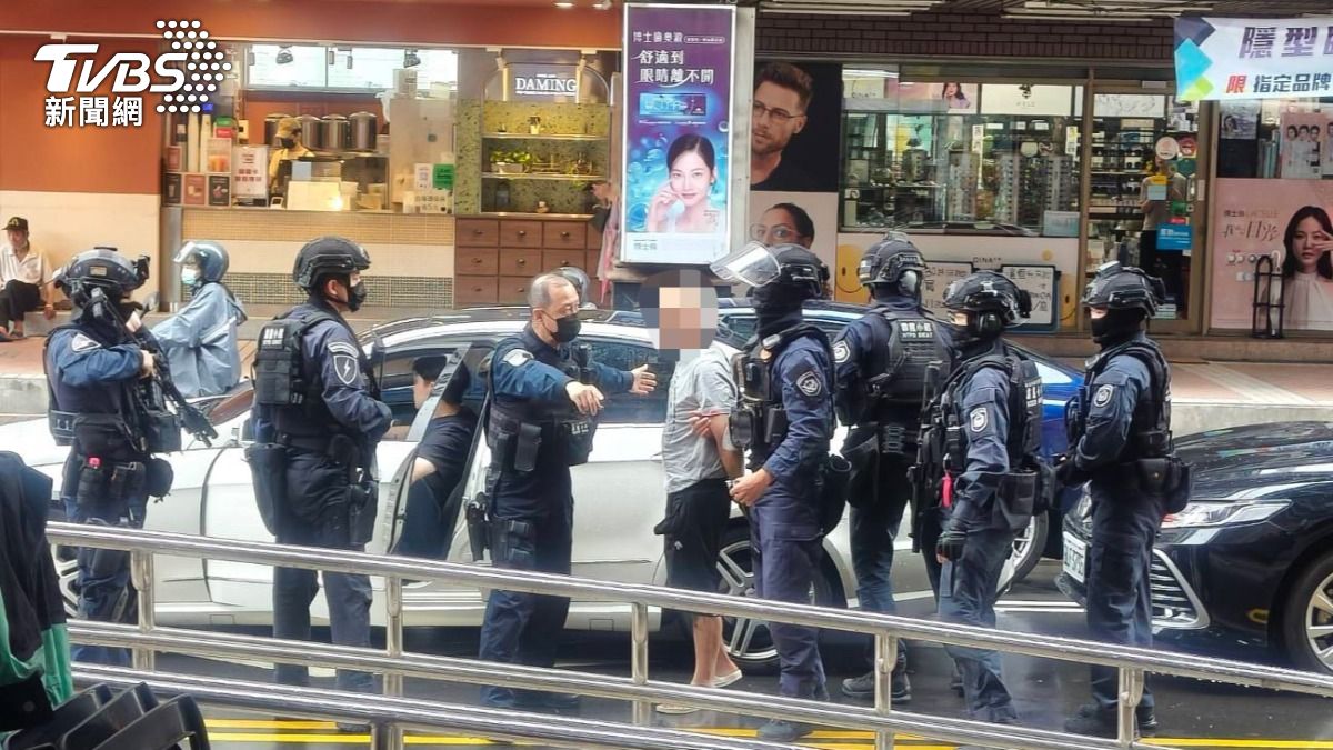 天道盟幹部涉槍擊案　「16警」街頭亮槍圍捕