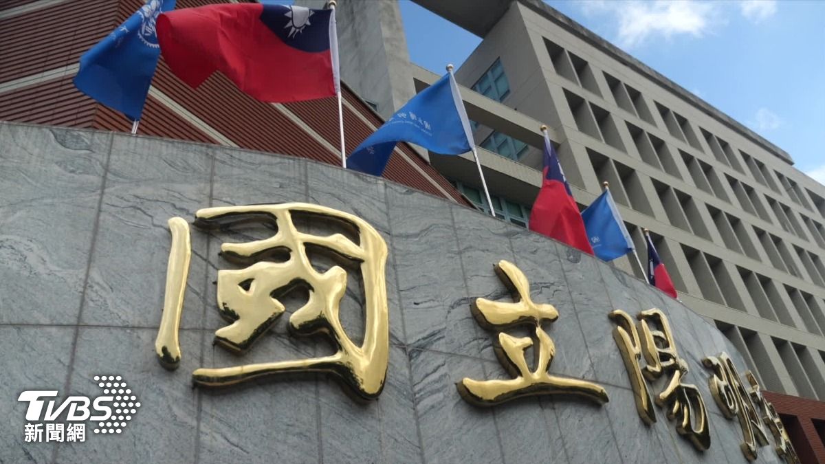 膨風最佳辯士！高中生遭4校開鍘　爸取消門診「22字發聲」