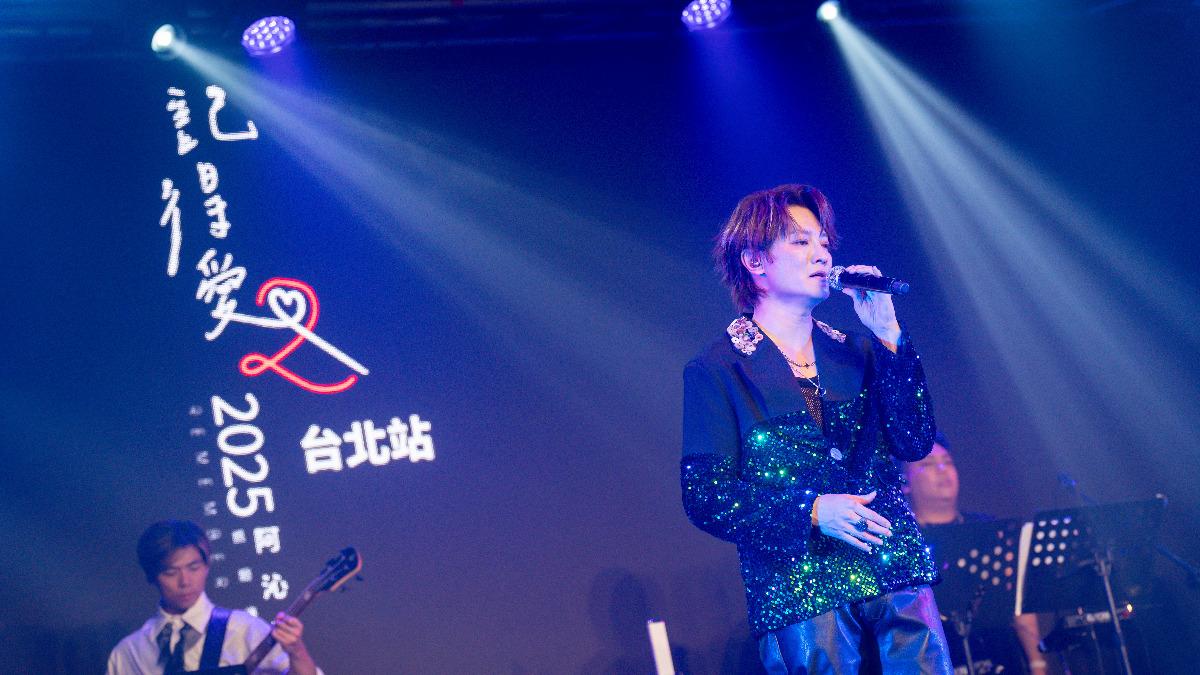 阿沁有意寫新歌，邀老婆、女兒一起合唱。 （圖／Goodnight App提供）