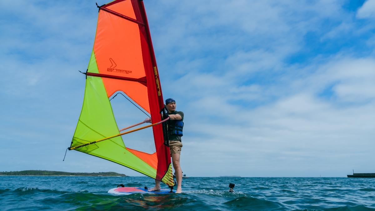 李銘忠挑戰風帆。（圖／公視提供）