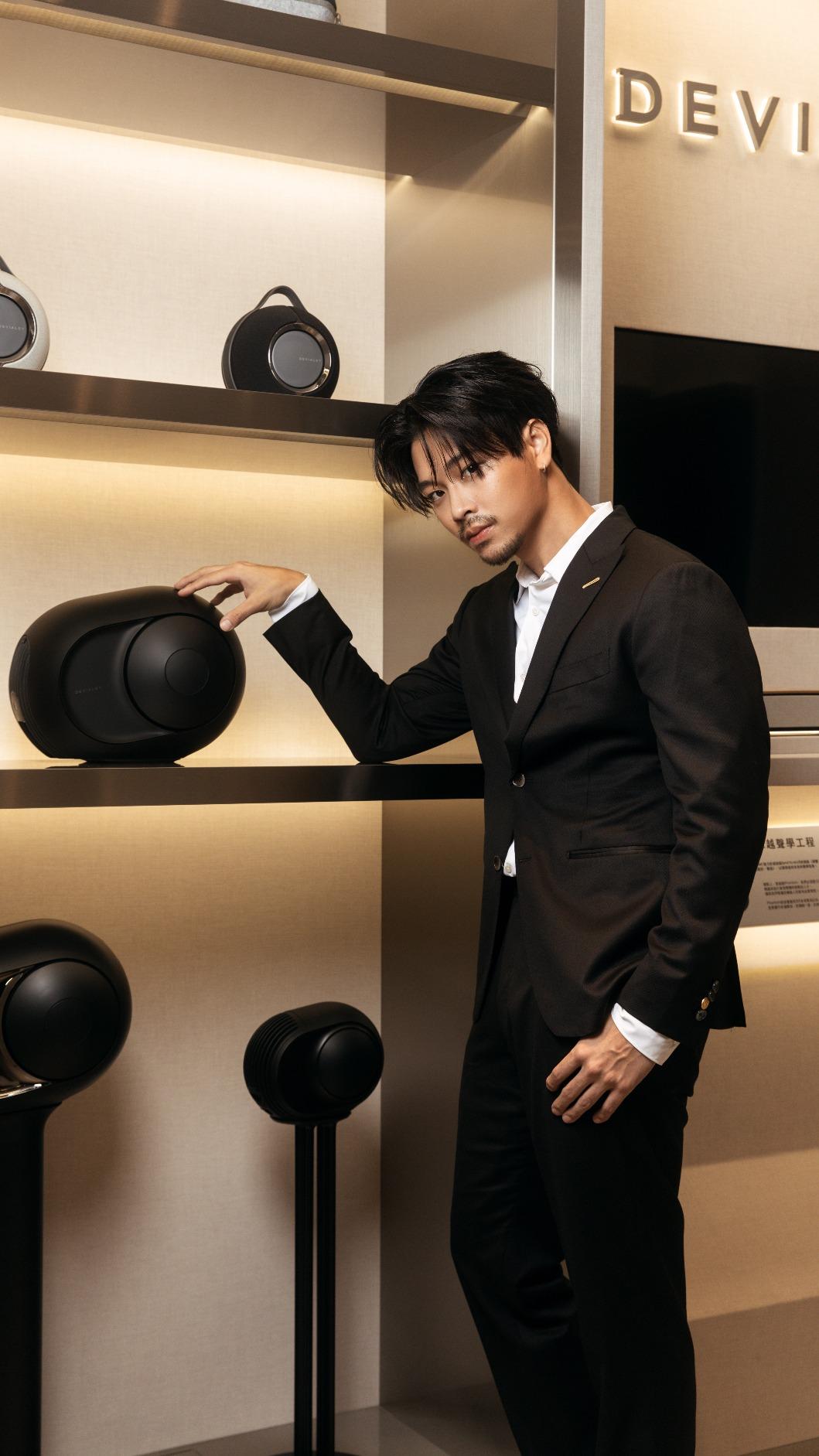 高爾宣蓄鬍造型。（圖／IMAGEAUDIO映象提供）