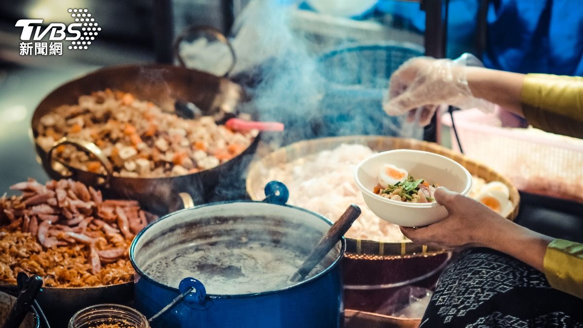 新制禁令「找錢再摸食物」遭轟！食藥署急聲明：無限期輔導