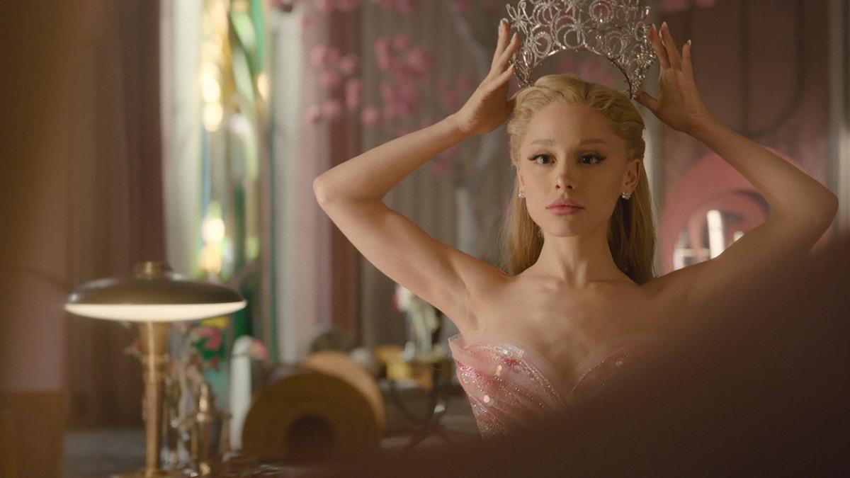 亞莉安娜回歸《魔法壞女巫：第二部》。（圖／UIP提供）