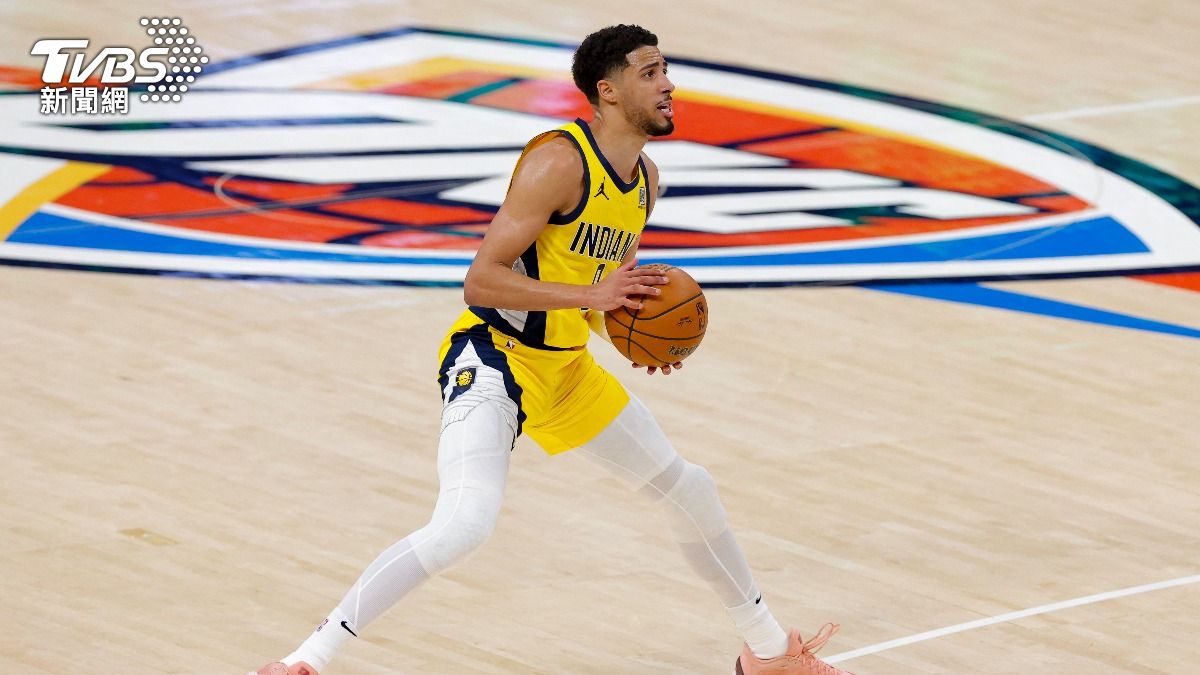 溜馬主控哈利伯頓年薪4,220萬美元為雙方最高，但在全聯盟僅排第19。（圖／達志影像路透社）