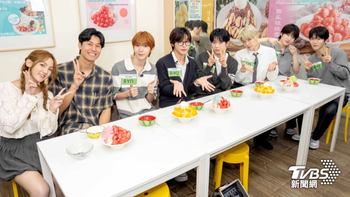 朵拉（左起）、風田招待「NCT WISH」享用清涼消暑的芒果冰。（圖／TVBS）