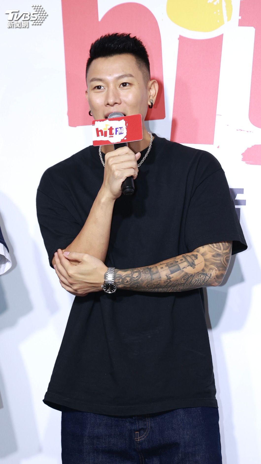 瘦子相當關心團員，更因「後面有車」成為網路迷因。（圖／黃城碩攝）