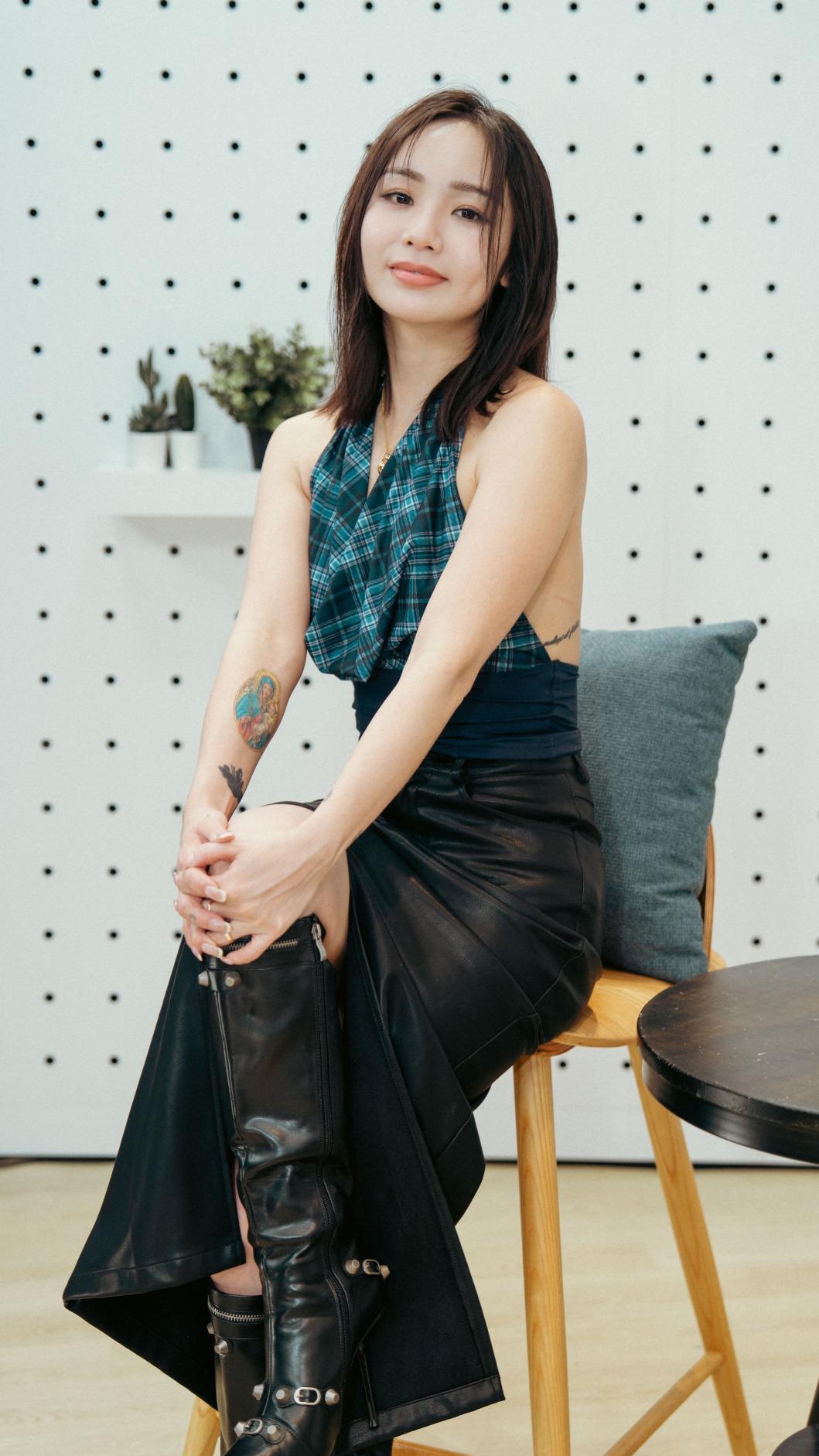 陳芳語分享專輯創作經過，是從「女孩」蛻變為「女人」的心靈旅程。（圖／陶山音樂提供）