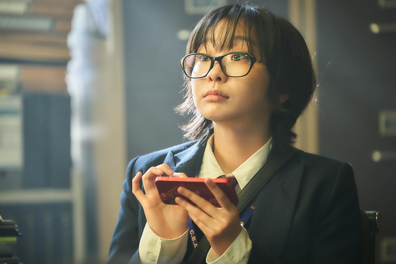 金多美飾演的「尹異羅」聰明到讓金瀚泉都忌妒。（圖／Disney+提供）