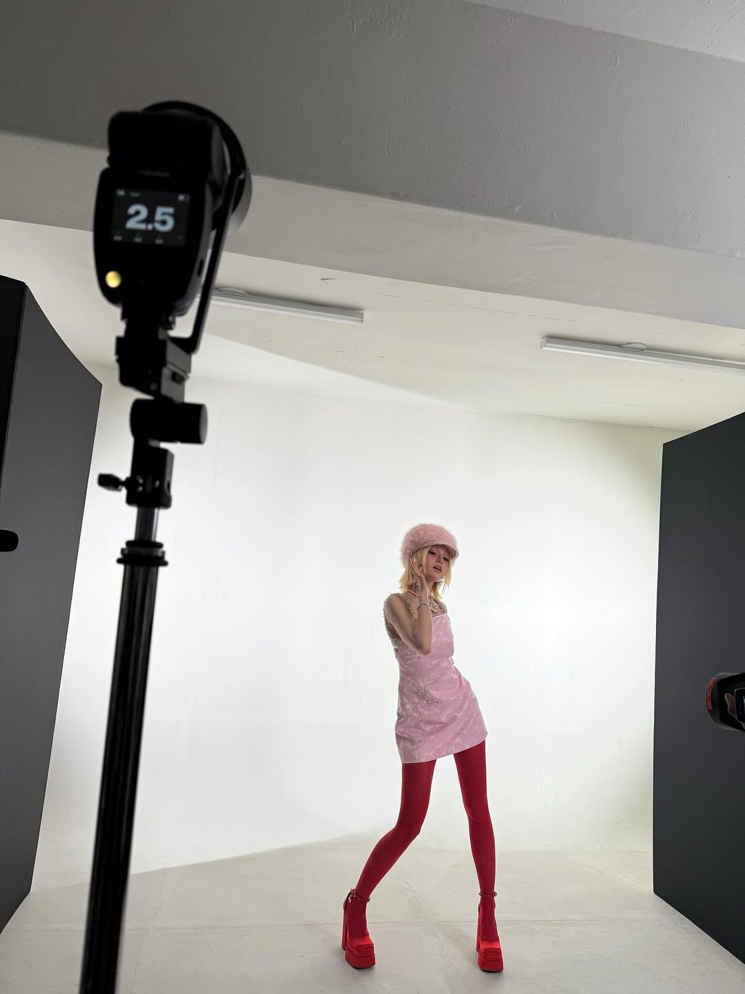 全昭彌工作照，絕美造型曝光。（圖／翻攝自IG＠somsomi0309）