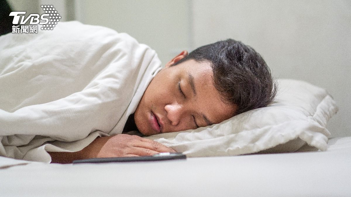 睡覺像打拳？專家授5招「中年好眠術」　改善淺眠一次看懂