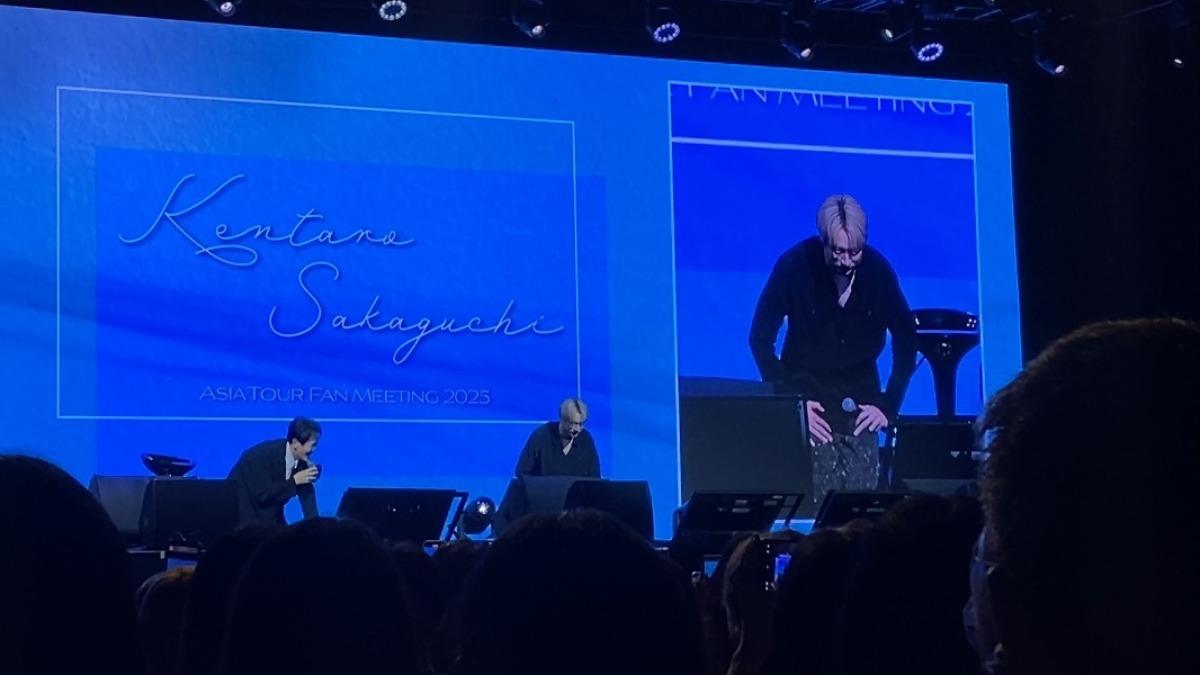 跳完舞後坂口健太郎自認很「ㄘㄨㄛˊ」，害羞到跪下來。（圖／讀者提供）