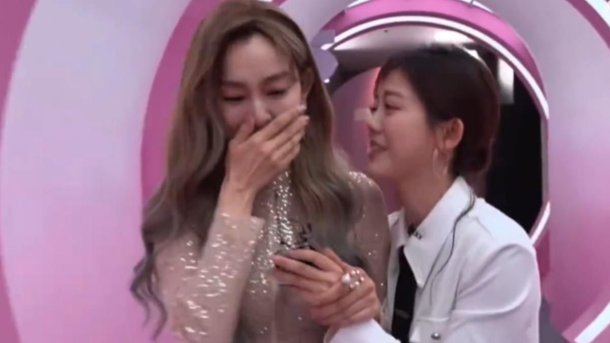 范瑋琪下台後情緒激動，忍不住崩潰大哭。（圖／翻攝大眼仔不愛我了微博）