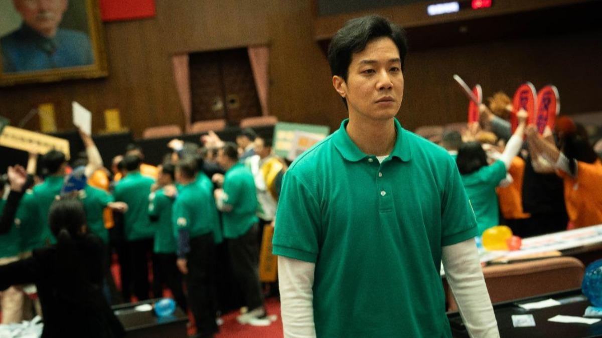 《我們與惡的距離 II》薛仕凌陷家庭困境。（圖／CATCHPLAY提供）