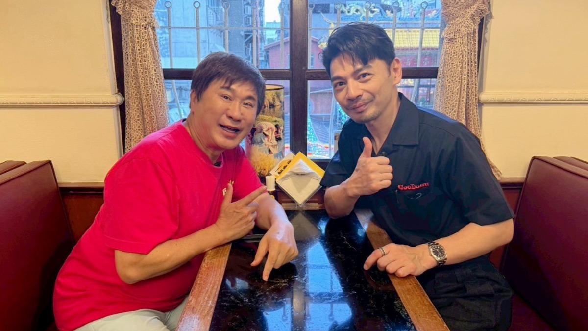 阿Ken（右）社牛功力讓胡瓜佩服目。（圖／下面一位提供）