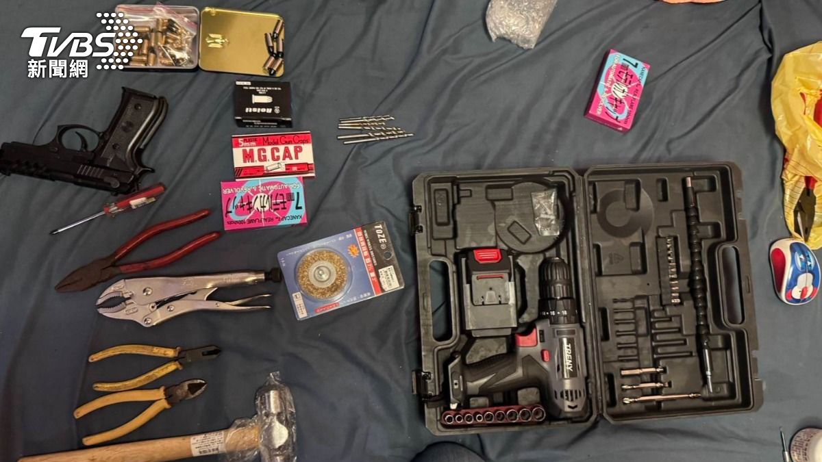 穿山甲的鱗片被拔除。（圖／TVBS）